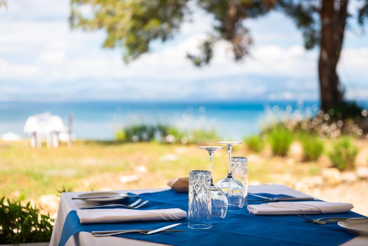 Villa Spiaggia Bianca Dafnila ภายนอก รูปภาพ